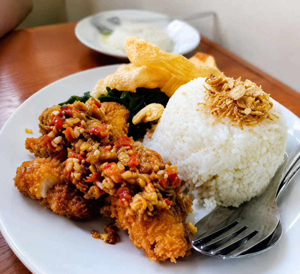Rice and chicken served with crackers at Warkop Kelawai